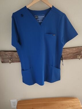 MedGear Women’s V-Neck Scrub Top in Royal Blue